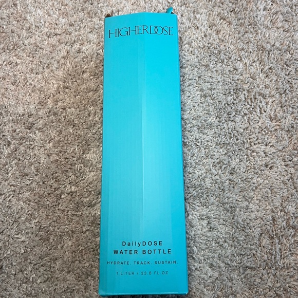 Dailydose Time-Marked Glass Water Bottle with bottle cleaner tool - Picture 2 of 3